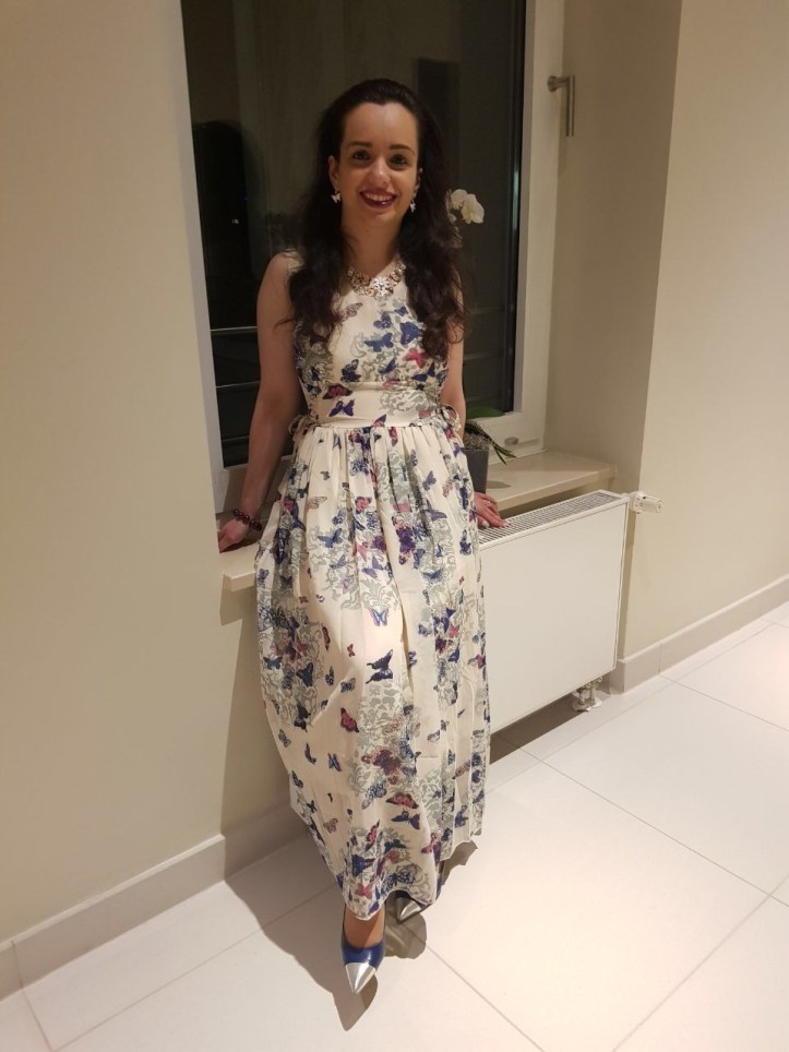 Full body look from front