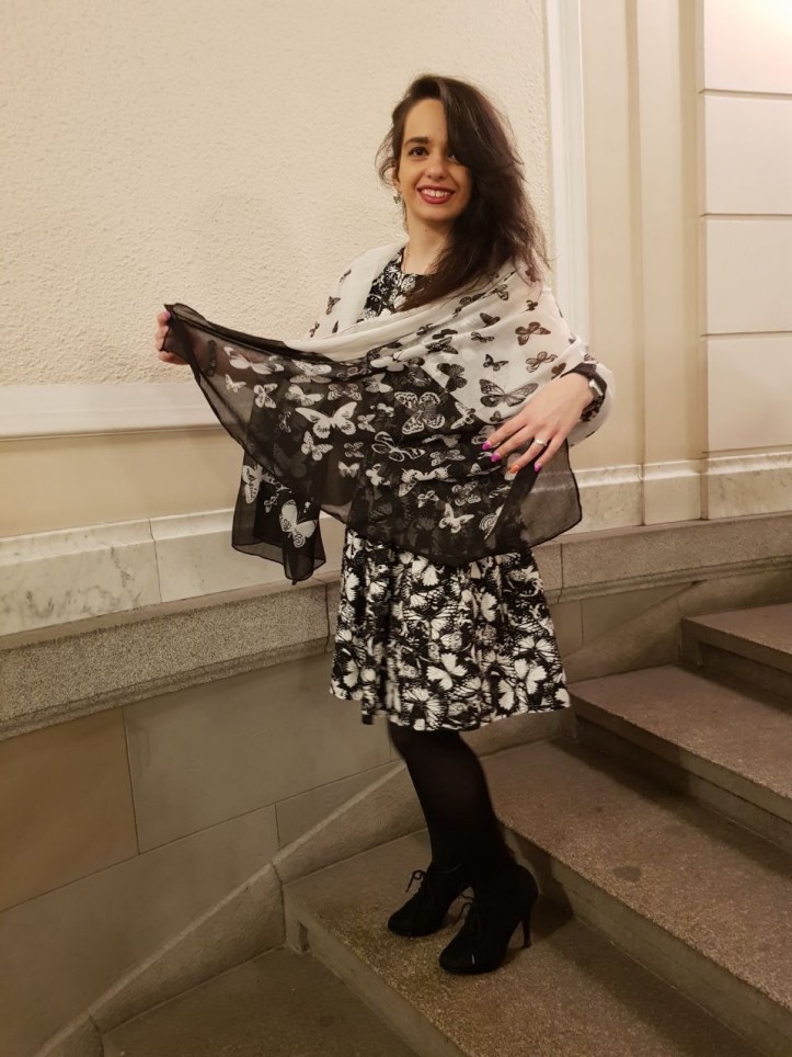A stola matching the dress