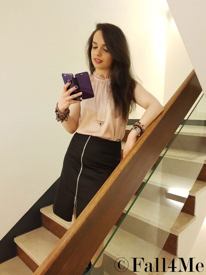 Fall4Me pencil skirt phone