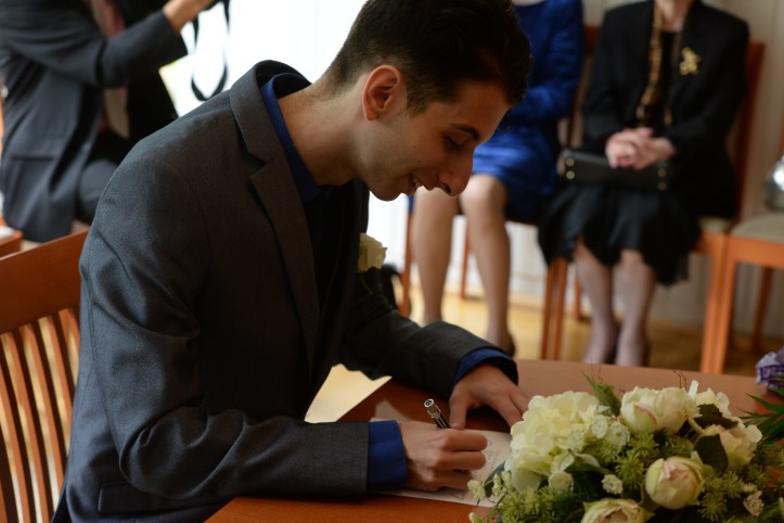 The signature testifies the civil wedding
