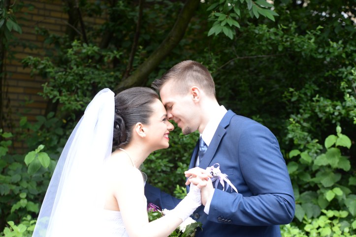 Wedding couple photoshooting