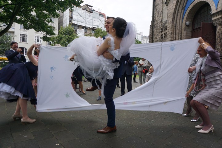 The groom carrying her brider through the cut heart