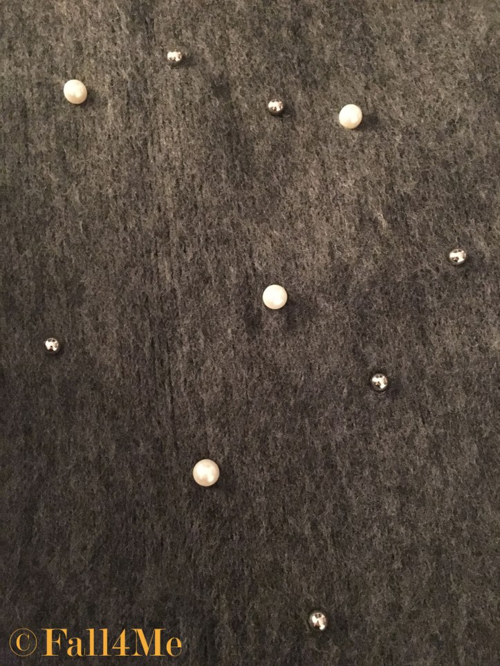 Gift idea scarf with pearls