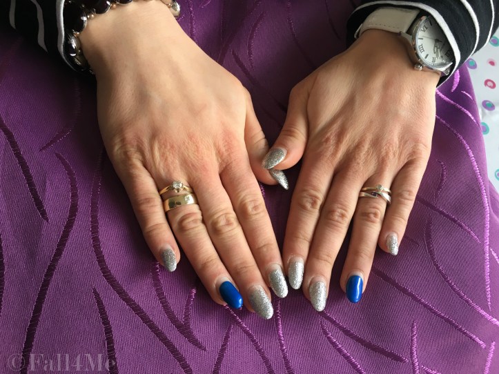 Nail art silver and blue