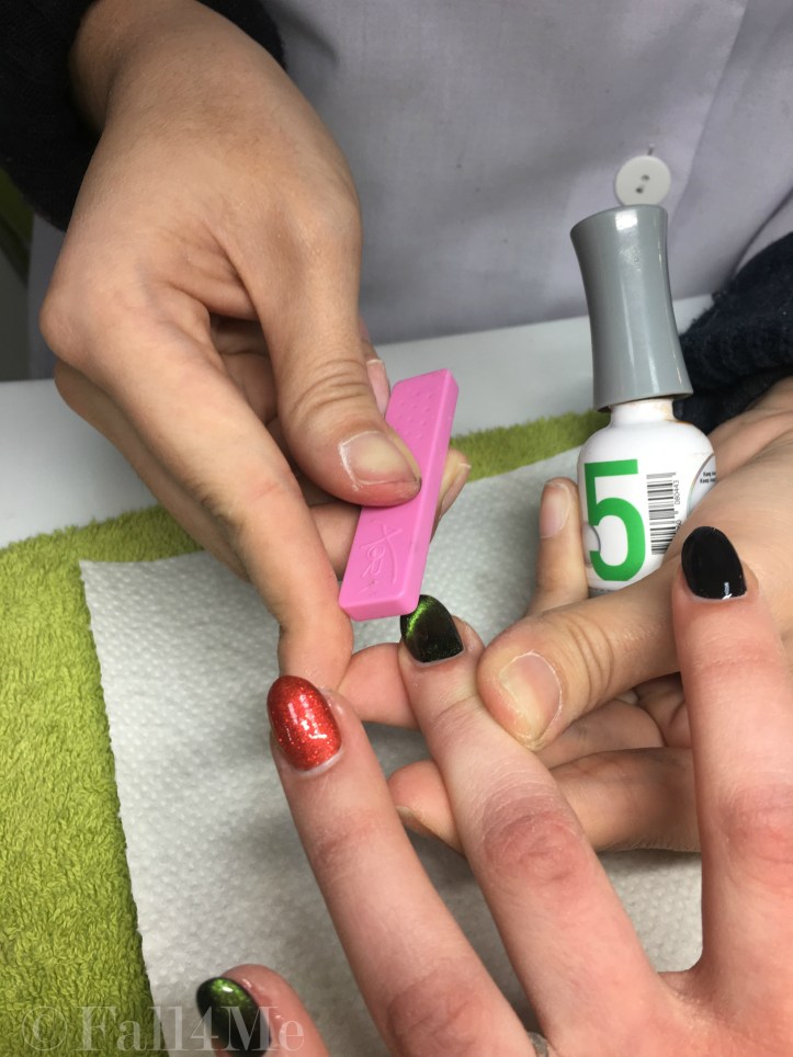 Magnets make nails look like aurora boralis