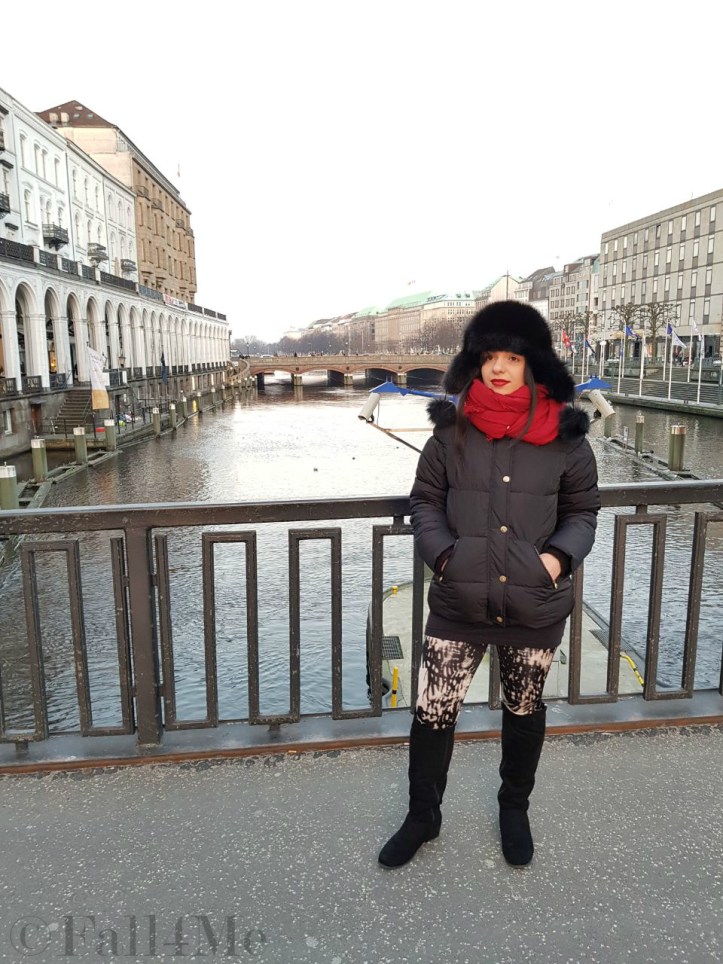 Red black outdoor look