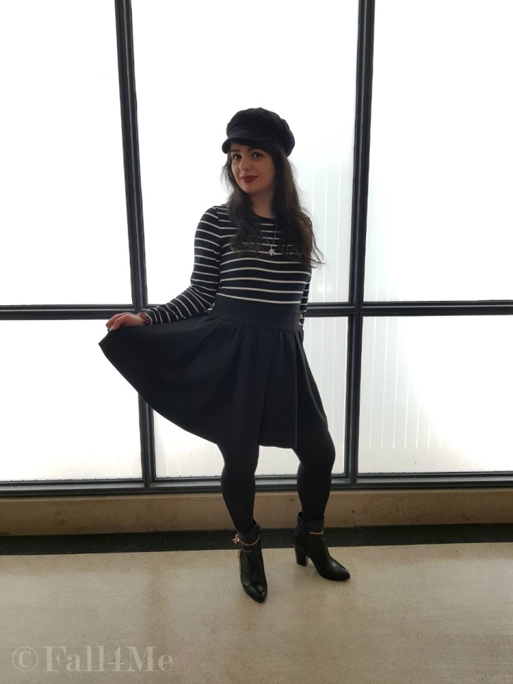 White stripes on black lolita style awakens spring feelings in March
