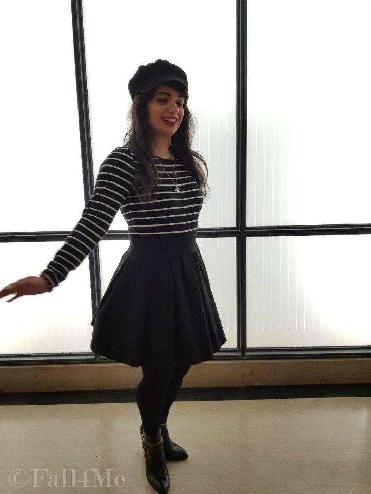 White stripes on black lolita style awakens spring feelings in March