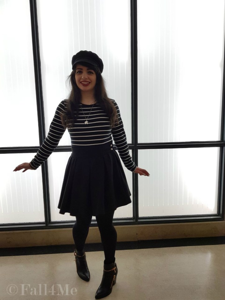 White stripes on black lolita style awakens spring feelings in March