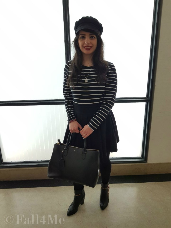 White stripes on black lolita style awakens spring feelings in March