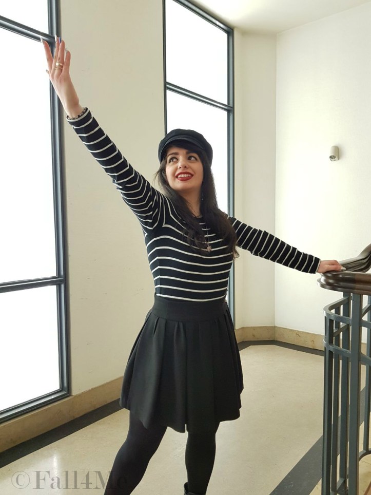 White stripes on black lolita style awakens spring feelings in March