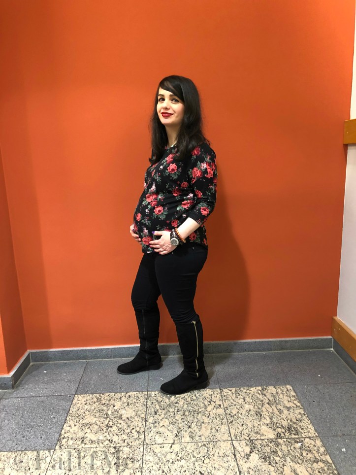 Fall4Me April style spring trend red roses on black