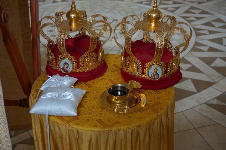 Crown, rings on the pillows and wine on a pillow.