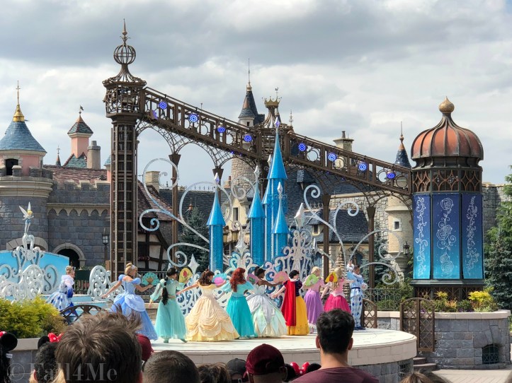 A show performed by the Disney-princesses
