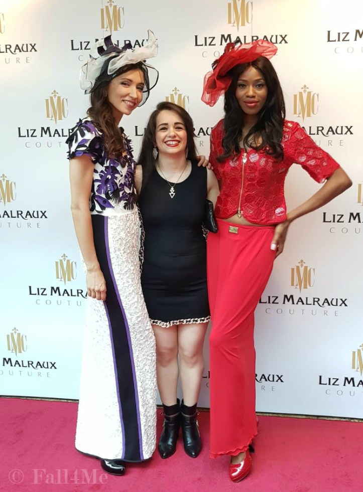 Blogger Johanna with two of the models