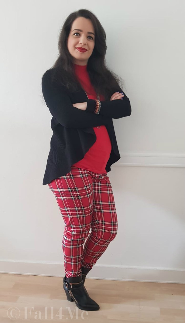 November trend by Fall4Me tartan in red and black