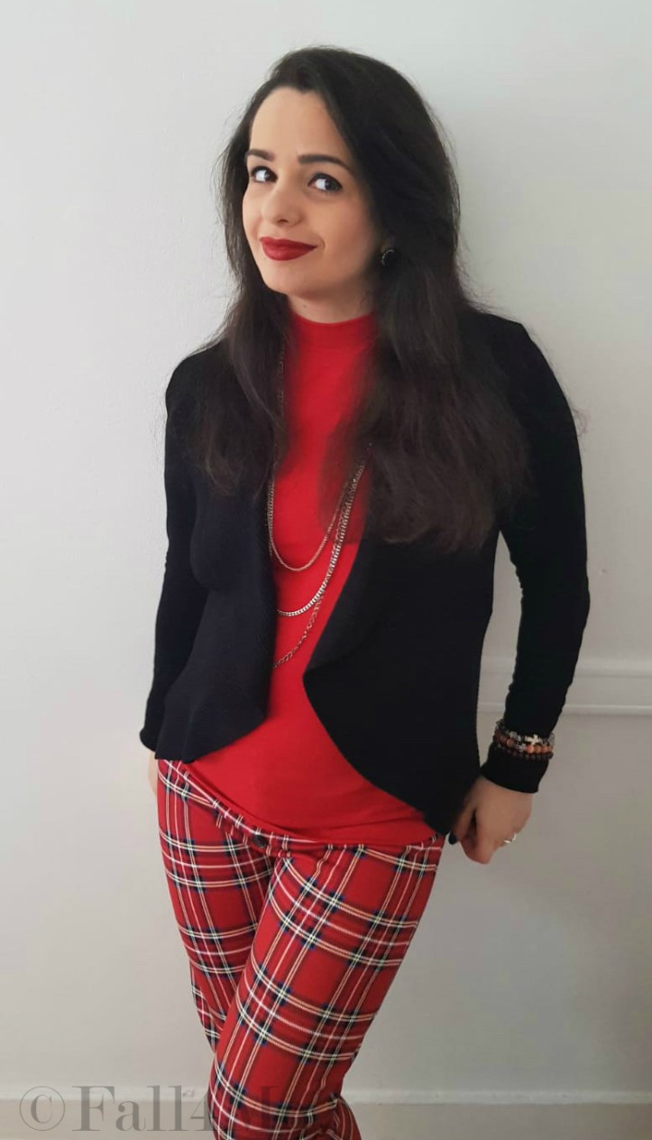 November trend by Fall4Me tartan in red and black