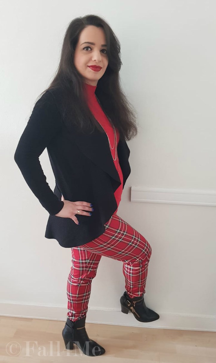 November trend by Fall4Me tartan in red and black