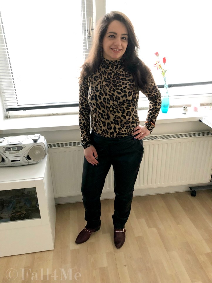 Leo print turtle neck combined with leather