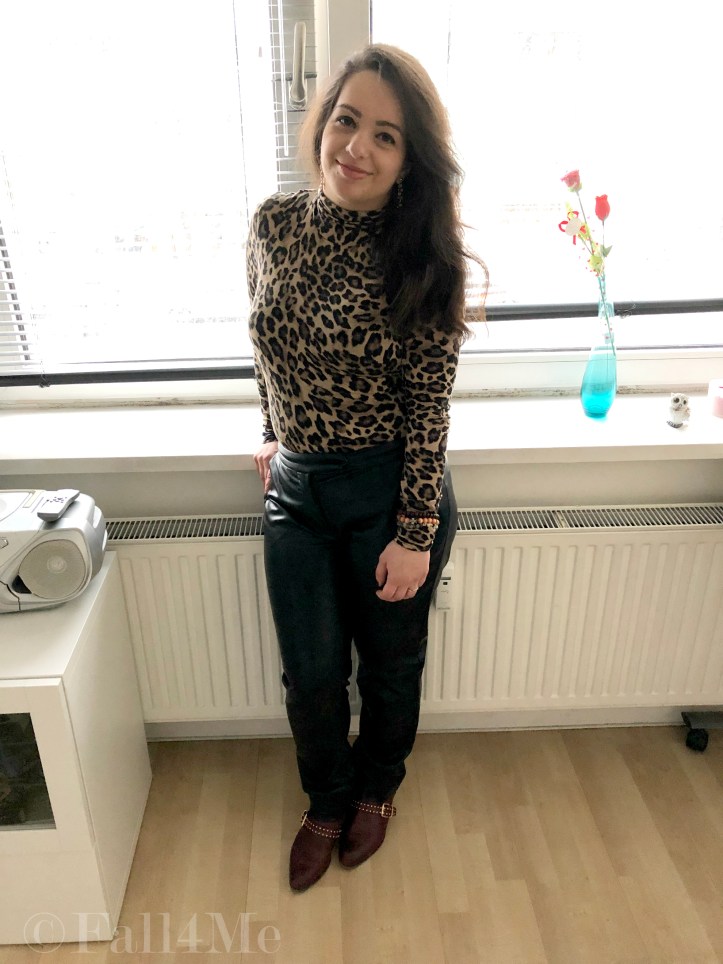 Leo print turtle neck combined with leather