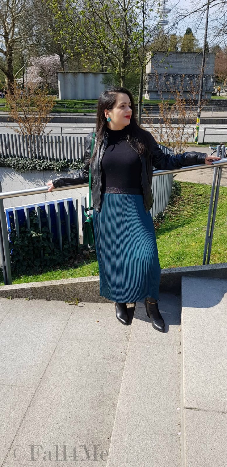 Spring-style in black and green: a leather jacket and a skirt