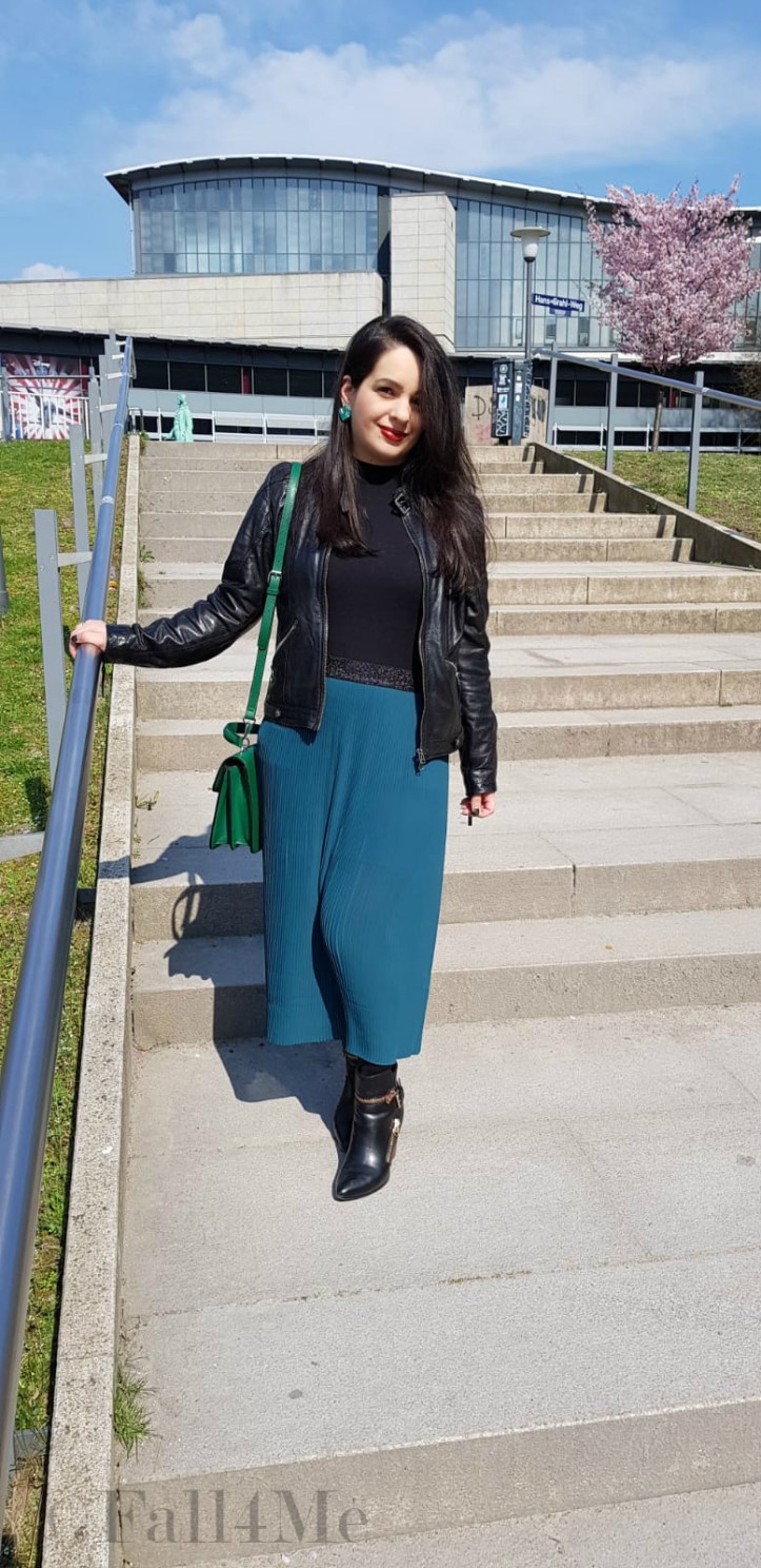 Spring-style in black and green: a leather jacket and a skirt
