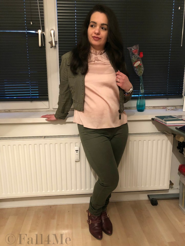 The feminine utility trend styled plain