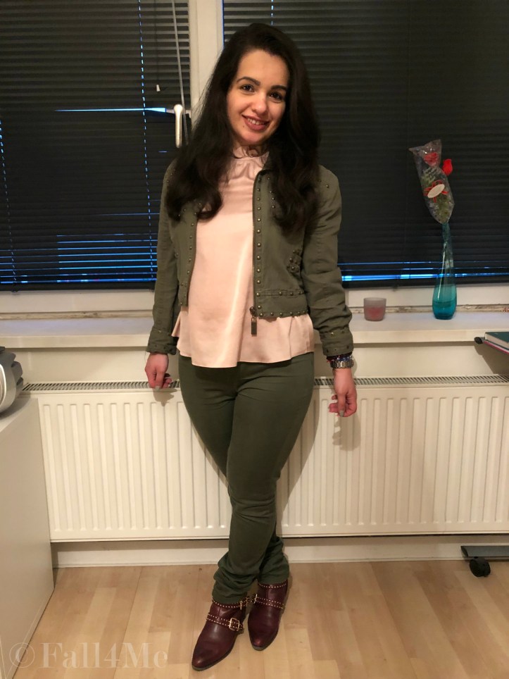 The feminine utility trend styled plain