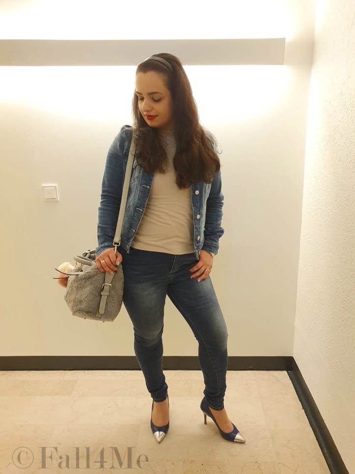 Denim on denim in different shades with silver, light grey and red lips