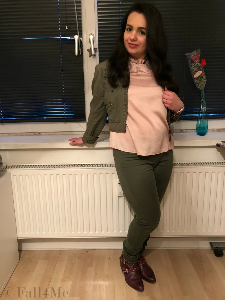 The feminine utility trend styled plain