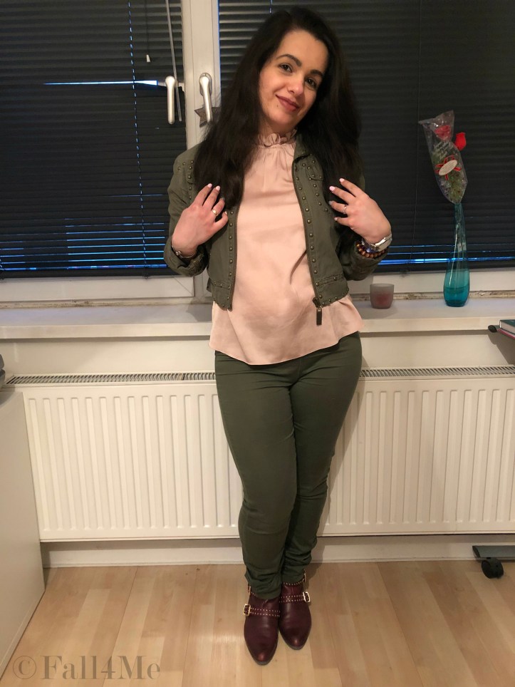 The feminine utility trend styled plain