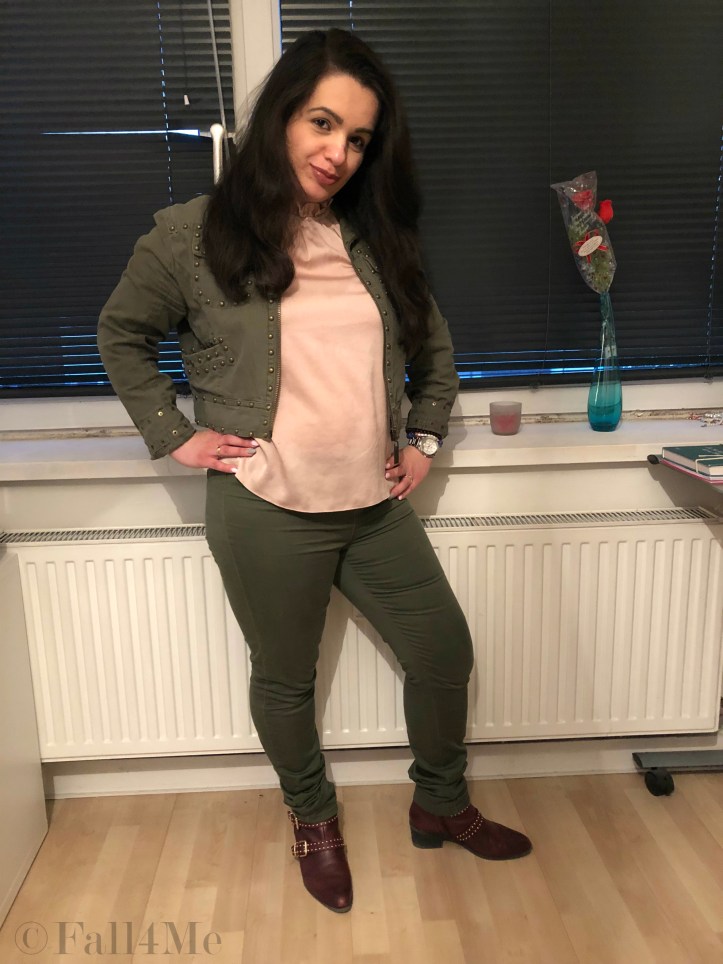 The feminine utility trend styled plain