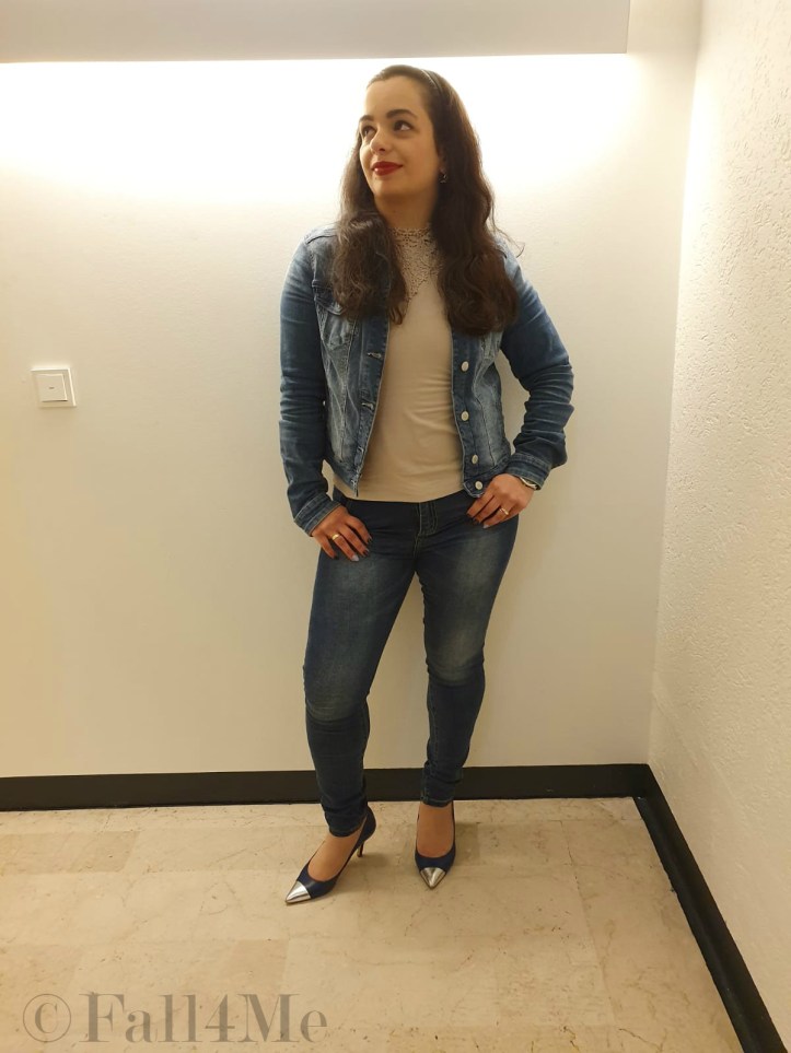 Denim on denim in different shades with silver, light grey and red lips