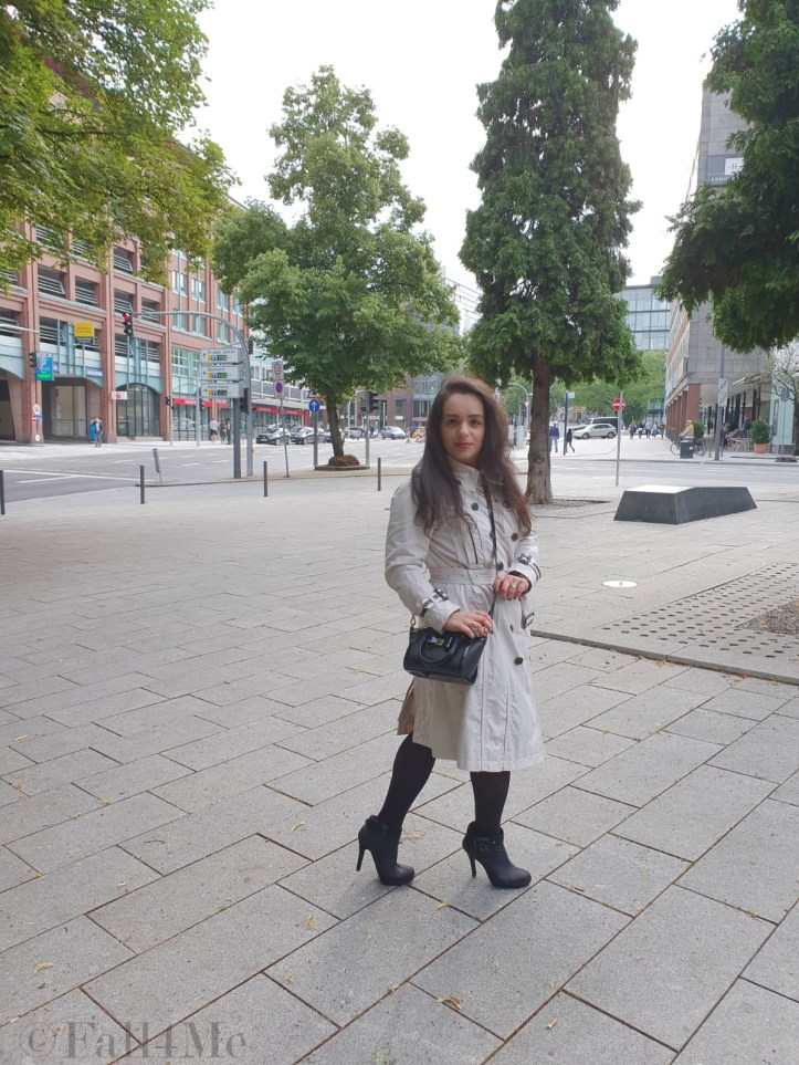 Classy trench coat combined with black