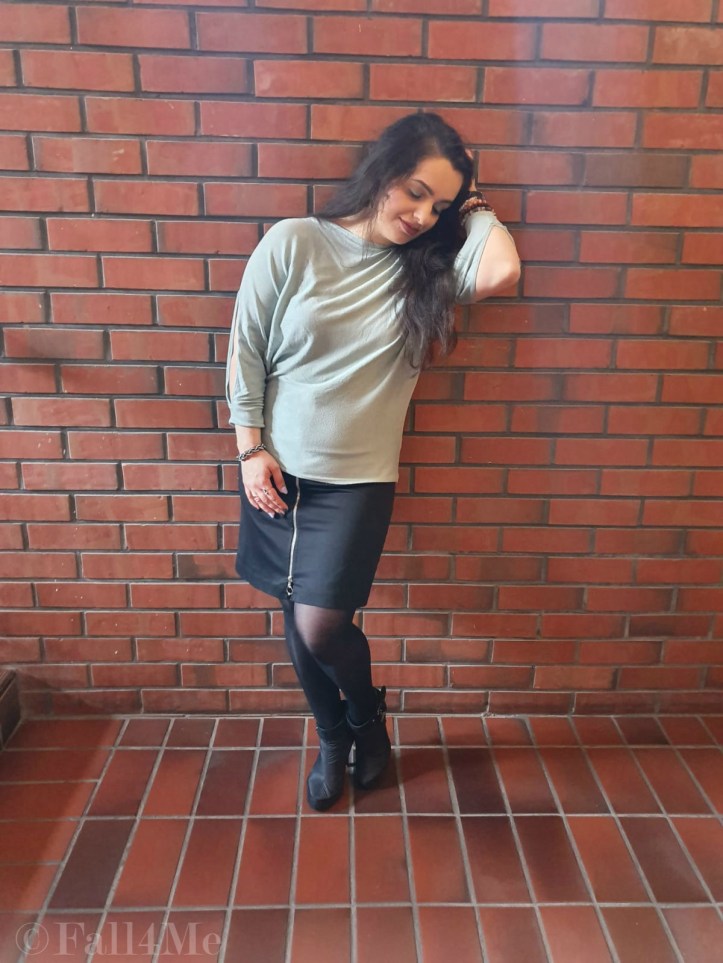 A black pencil skirt, opaque tights and high heels combined with a mint green summer pullover.