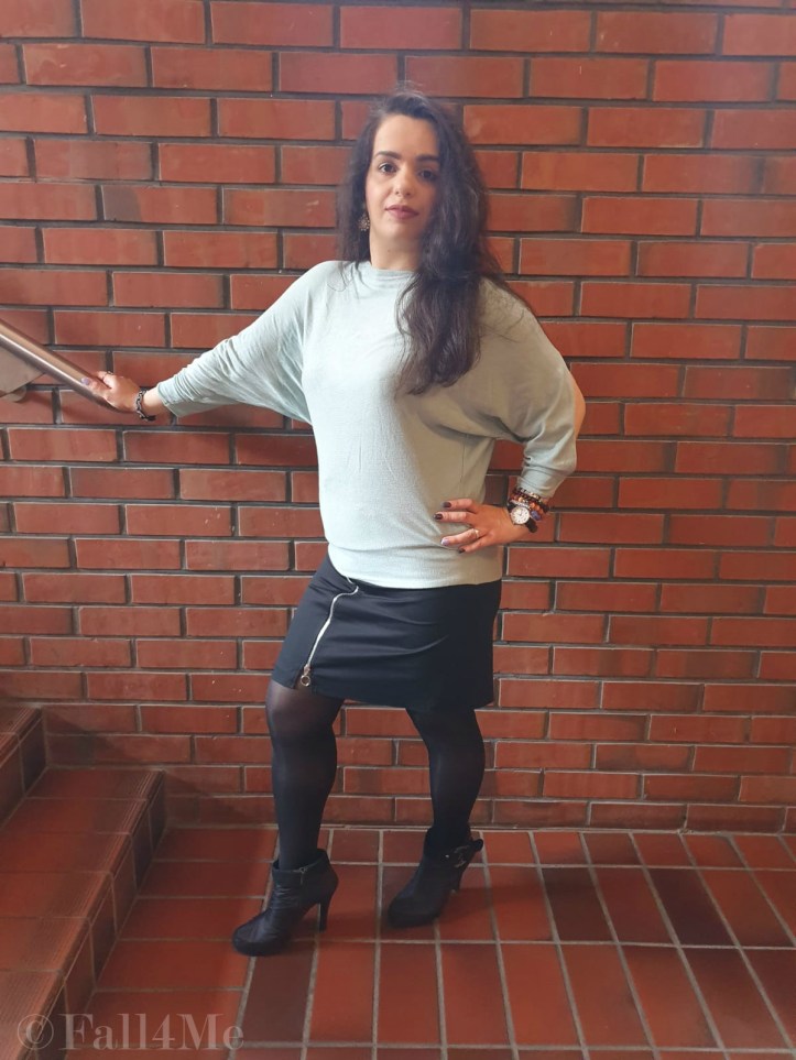 A black pencil skirt, opaque tights and high heels combined with a mint green summer pullover.