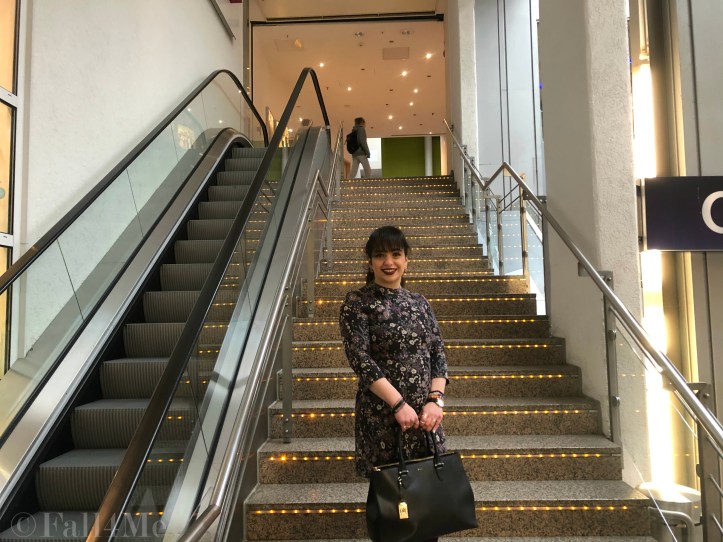 Burgundy is back for autumn with flowers and leather accessories.