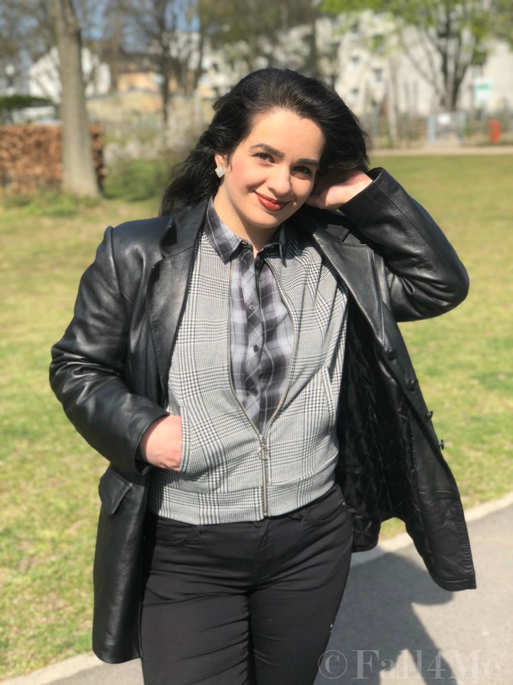 Classy check pattern mix surrounded by black and black leather 90s style.