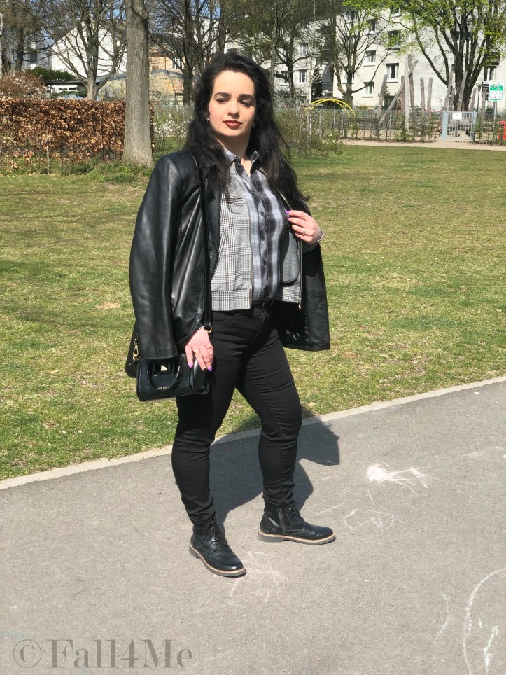 Classy check pattern mix surrounded by black and black leather 90s style.