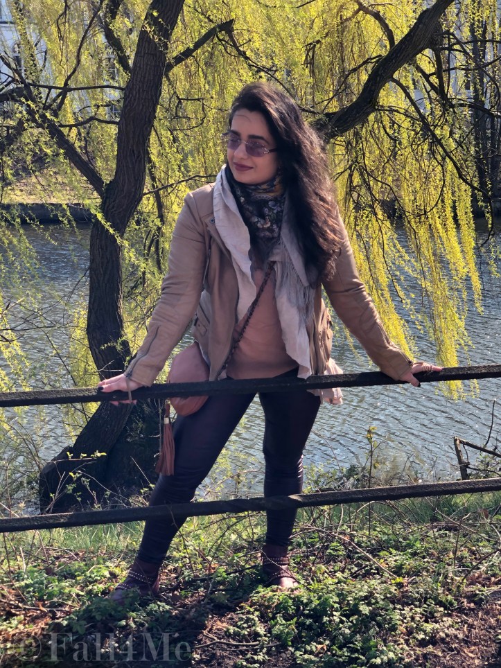 Lavender accents worn with non-black leather-optics and beige powder-shades.