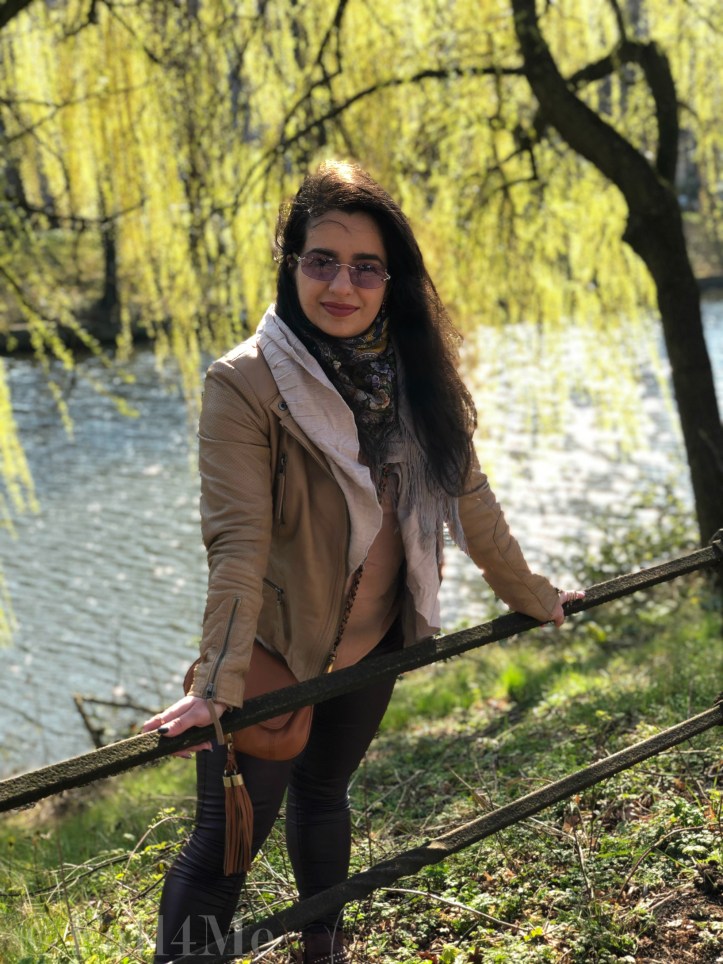 Lavender accents worn with non-black leather-optics and beige powder-shades.