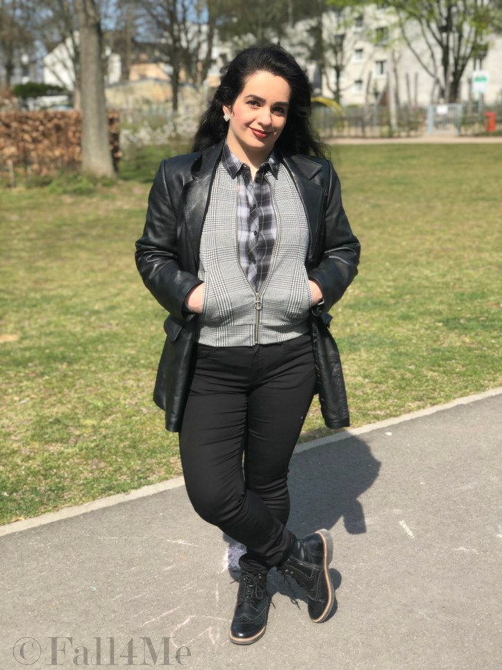 Classy check pattern mix surrounded by black and black leather 90s style.