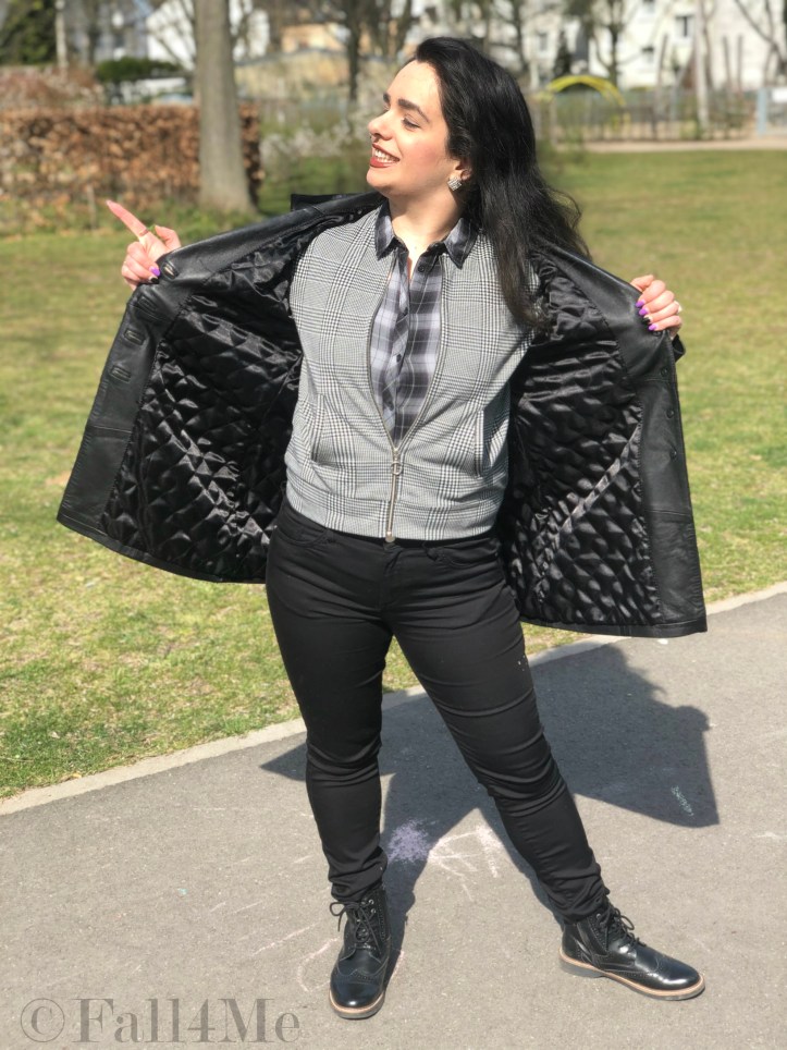 Classy check pattern mix surrounded by black and black leather 90s style.