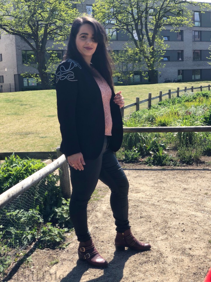 The celebration-look for casualty: lace and glitter