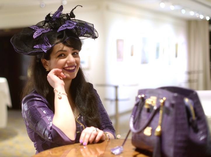 A purple outfit shade in shade by Liz Malraux with black contrasts.