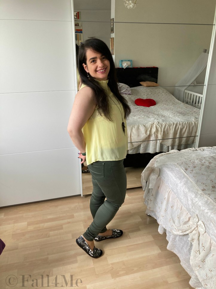 A lemon yellow shirt with oliv green pants.