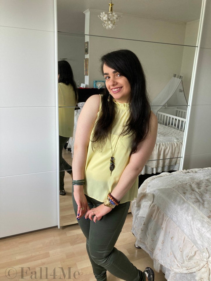 A lemon yellow shirt with oliv green pants.