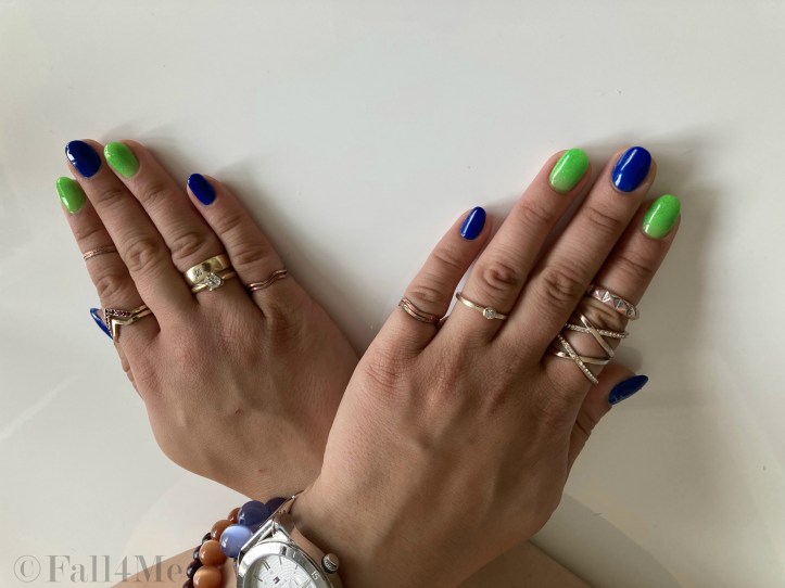 Royal blue nails with chlorophyll nails in between.