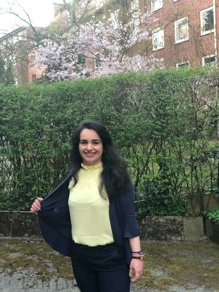 A classy elegant look in navy and lemon with flowers decorated