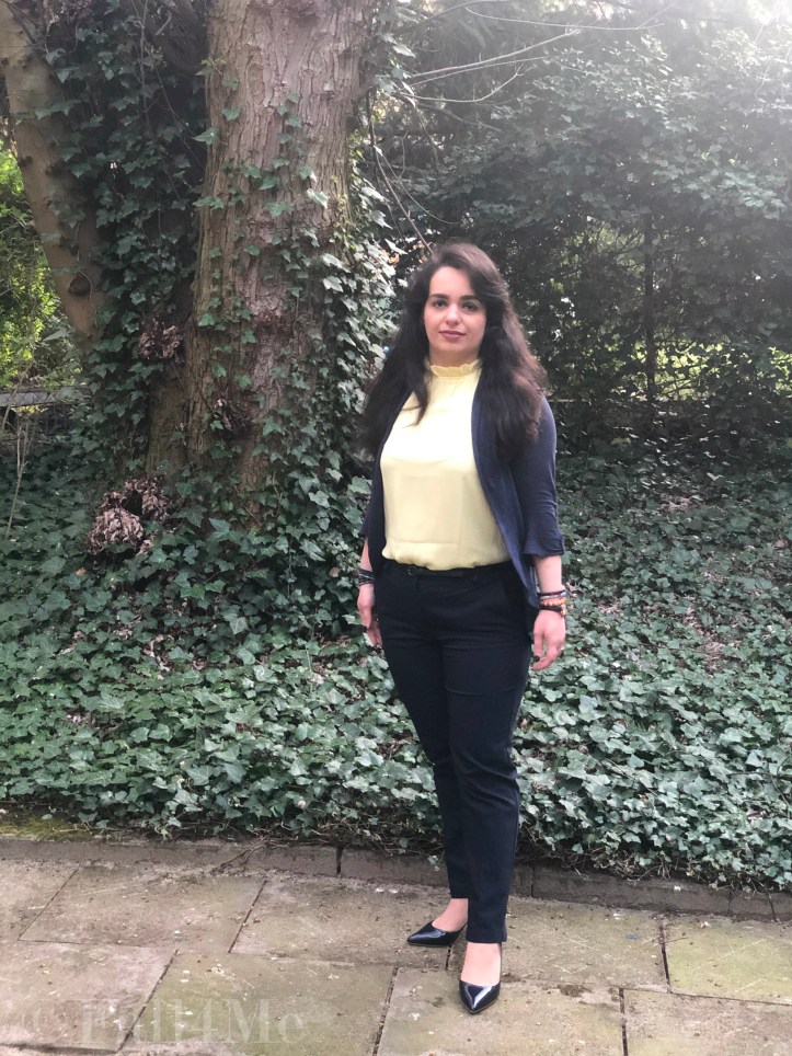 A classy elegant look in navy and lemon with flowers decorated